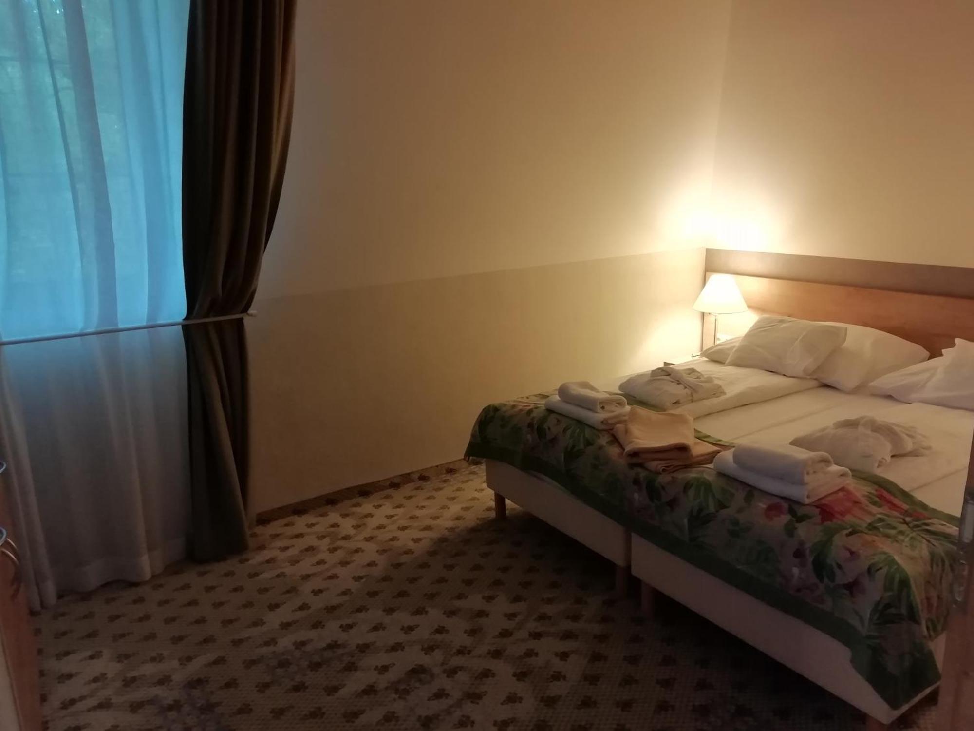 Batthyany Kuria Hotel Zalacsány Exterior foto